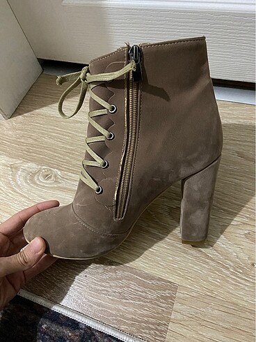 Zara Süet bot