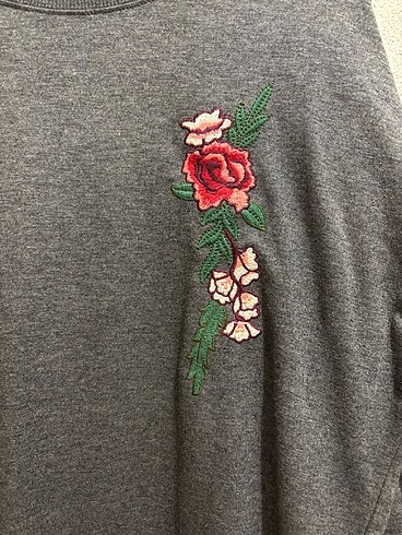 m Beden İşlemeli Sweatshirt