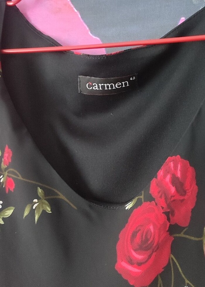 Siyah kırmızı çiçekli uzun kalın askılı elbise  - Görsel 2