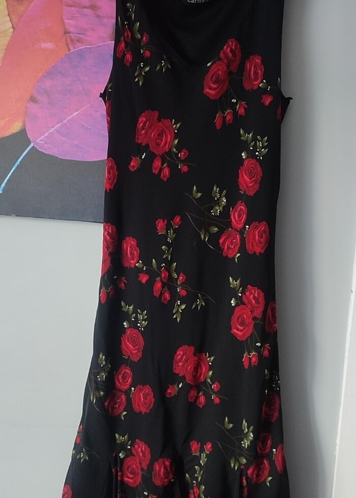 Siyah kırmızı çiçekli uzun kalın askılı elbise  - Görsel 3