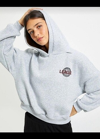 l Beden Trendyolmilla sırt baskılı gri kapüşonlu sweatshirt