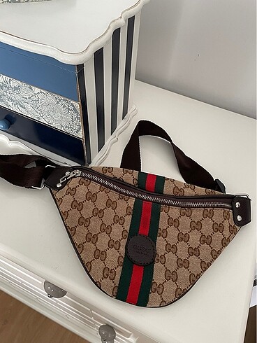 Gucci canta