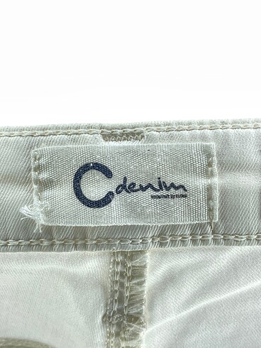 36 Beden beyaz Renk PreLoved Jean / Kot %70 İndirimli.