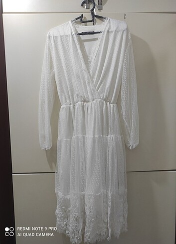 Beyaz güpürlü elbise