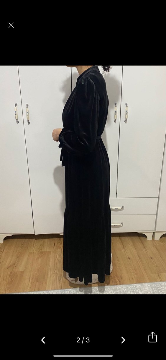 Siyah Kadife Yüksek Yakalı Uzun Kadın Elbise - Görsel 2