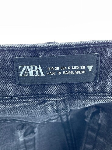 38 Beden çeşitli Renk Zara Mini Şort %70 İndirimli.