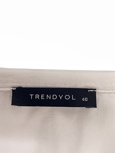 40 Beden beyaz Renk Trendyol & Milla Gömlek %70 İndirimli.