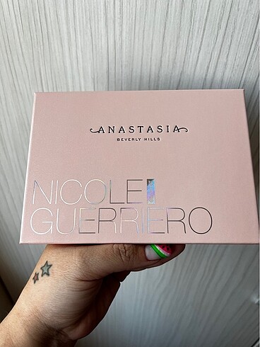  Beden Renk Anastasia Beverly Hills aydınlatıcı palet