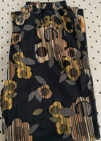 Kadın Çok Renkli Desenli Bol Pilili Kumaş Pantolon - Görsel 3