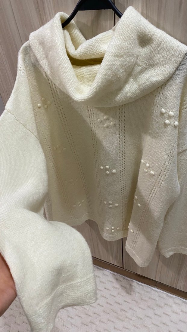 Beyaz Nakışlı Triko Boğazlı Kadın Kazak - Görsel 2