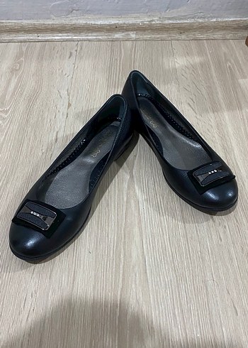 Klasik Siyah Tokalı Kadın Topuklu Babet - Görsel 4