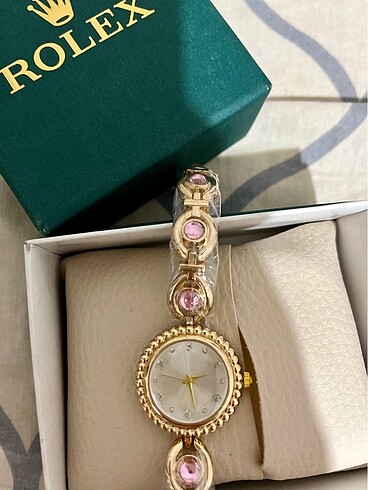 pembe taşlı gold detaylı şık saat