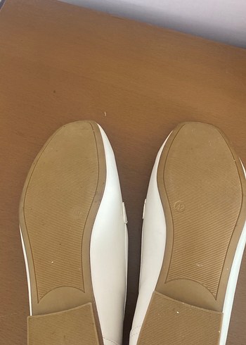 Beyaz Zincir Detaylı Kadın Deri Loafer - Görsel 3