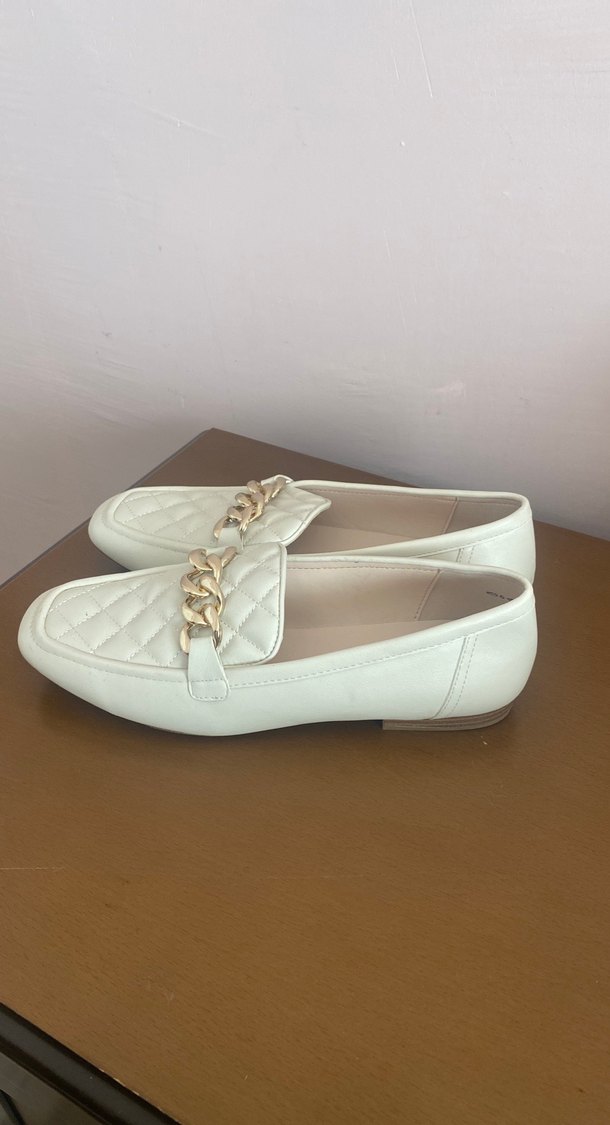 Beyaz Zincir Detaylı Kadın Deri Loafer - Görsel 2