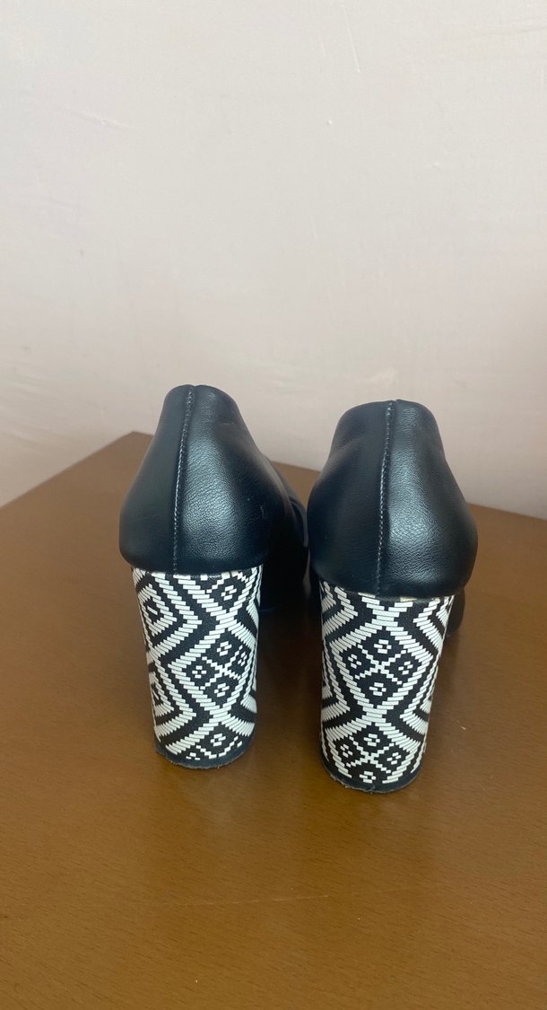 Siyah Tokalı Stiletto Topuklu Ofis Ayakkabısı - Görsel 3