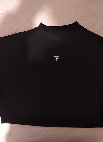 Siyah şapkasız sweatshirt 