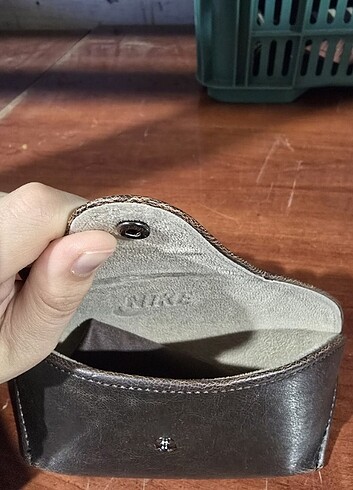 Nike gözlük kutusu