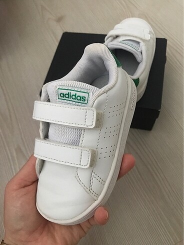 23 Beden beyaz Renk Adidas çocuk ayakkabısı