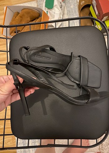 Stradivarius Siyah Minimalist Kadın Stiletto Sandalet