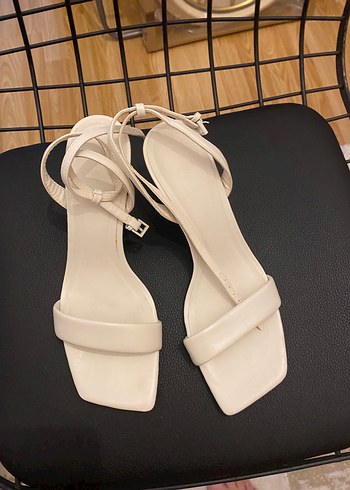Bej Stiletto Topuklu Minimalist Kadın Sandalet