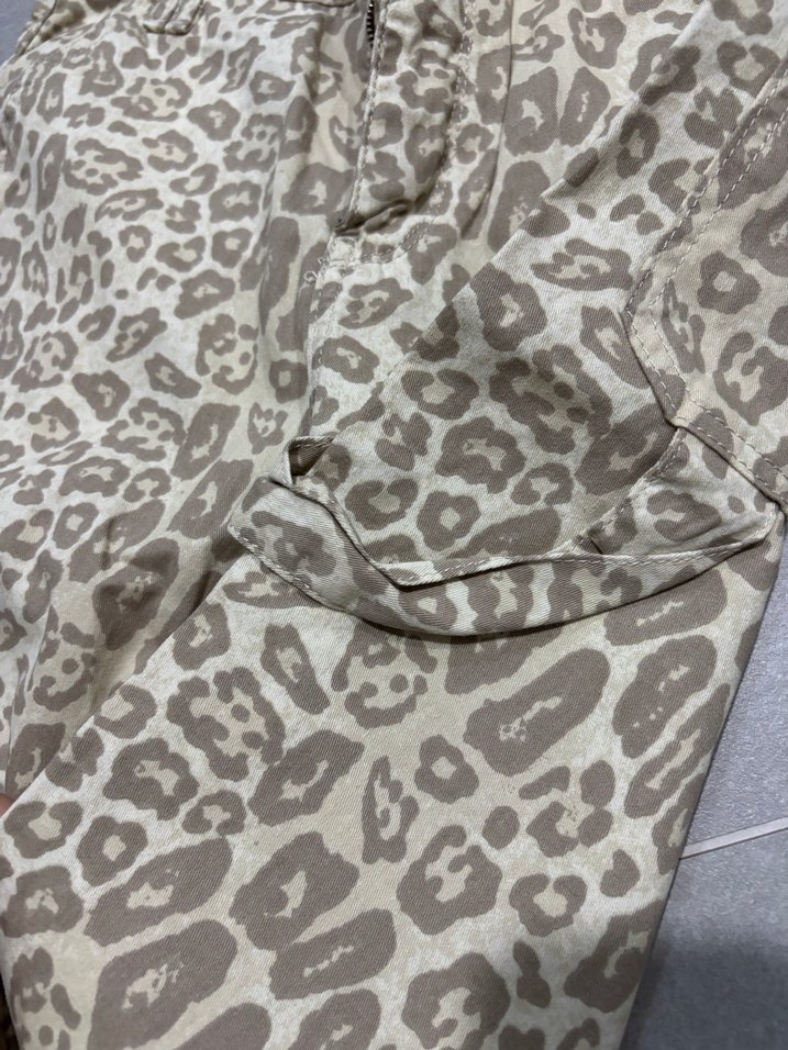 Kadın Leopar Desenli Kemerli Kumaş Pantolon - Görsel 3