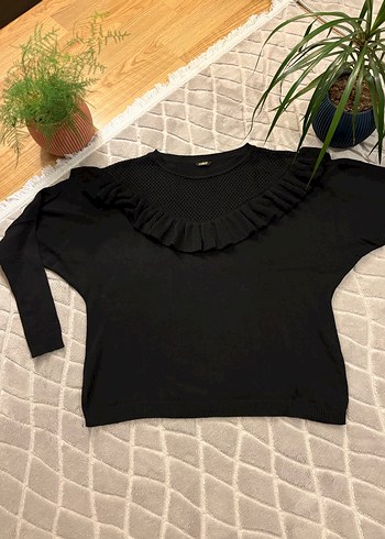 Siyah Fırfırlı Uzun Kollu Triko Kazak - Görsel 2