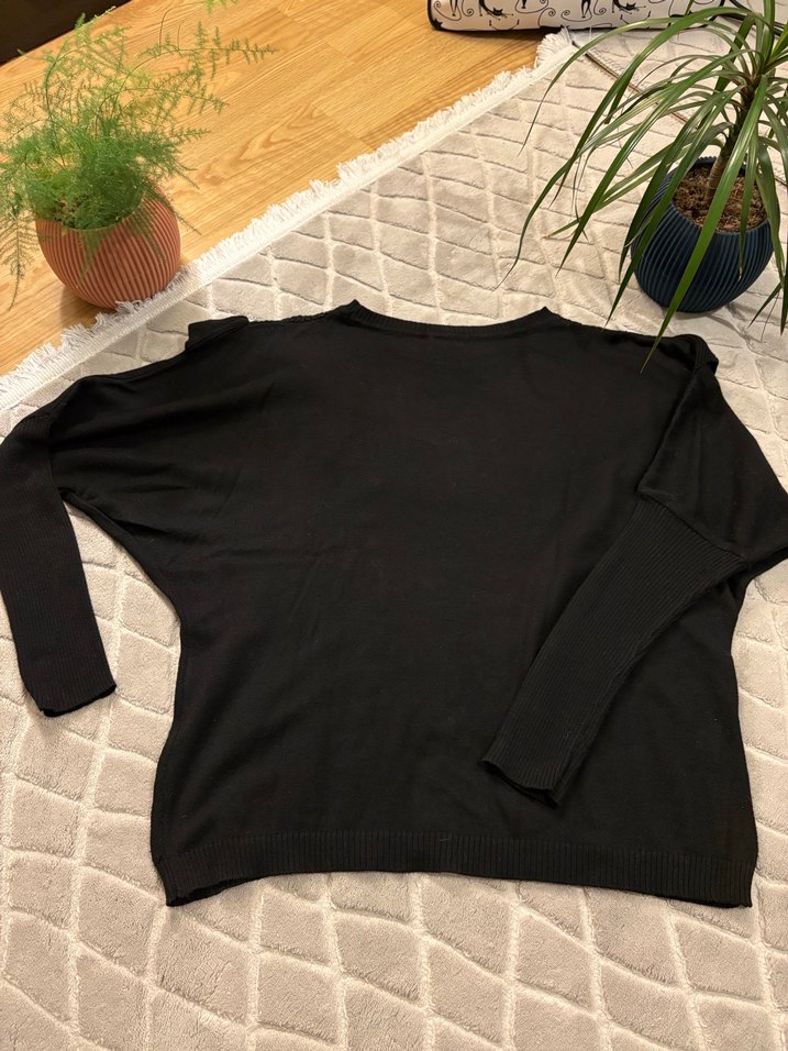 Siyah Fırfırlı Uzun Kollu Triko Kazak - Görsel 4