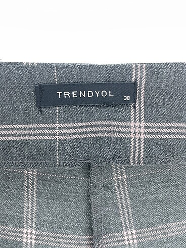 38 Beden çeşitli Renk Trendyol & Milla Kumaş Pantolon %70 İndirimli.