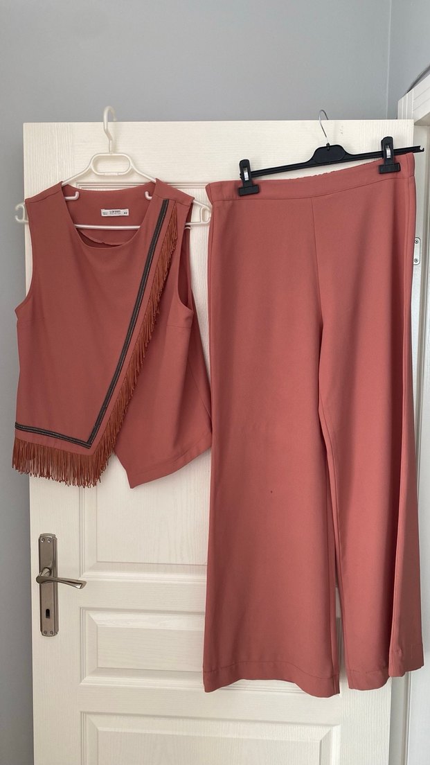 Püsküllü Asimetrik Detaylı Pembe Takım - Görsel 3