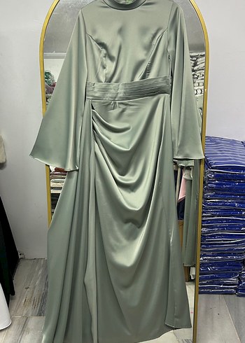 Uzun Kollu Yüksek Yakalı Kadın Abiye Elbise - Görsel 4