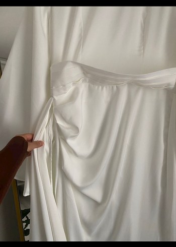 Uzun Beyaz Saten Drapeli Tesettür Abiye Elbise - Görsel 5