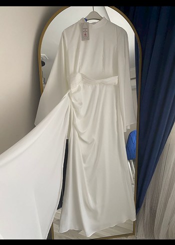 Uzun Beyaz Saten Drapeli Tesettür Abiye Elbise - Görsel 3