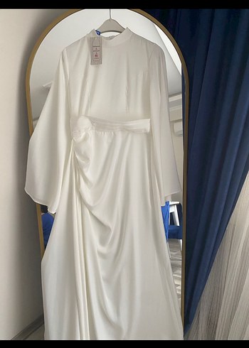 Uzun Beyaz Saten Drapeli Tesettür Abiye Elbise - Görsel 2