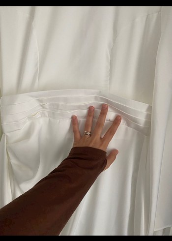 Uzun Beyaz Saten Drapeli Tesettür Abiye Elbise - Görsel 6