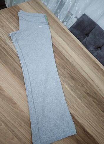 Nike..m..