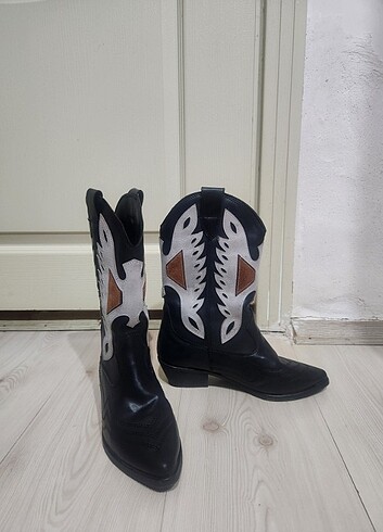 Guess Tasarım bot