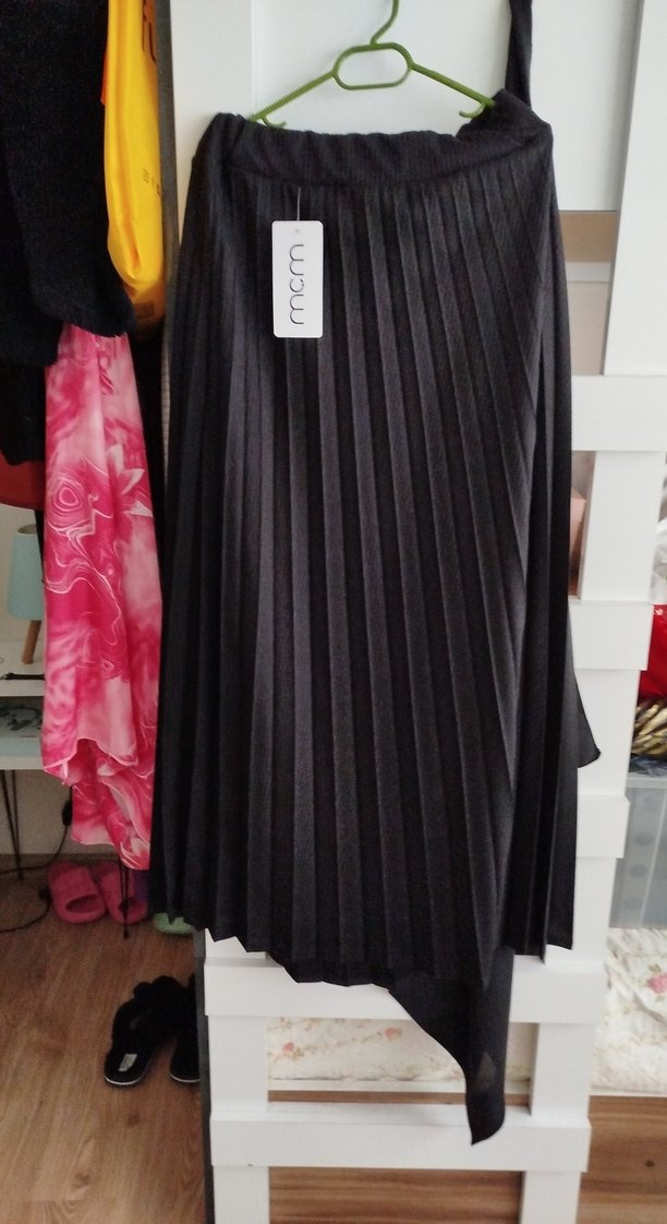 Siyah Pilili Uzun Kadın Etek - Görsel 3