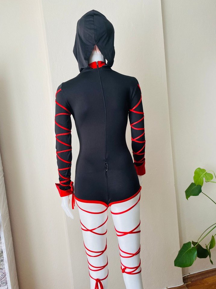 Kırmızı Detaylı Siyah Kapüşonlu Monokini - Görsel 3