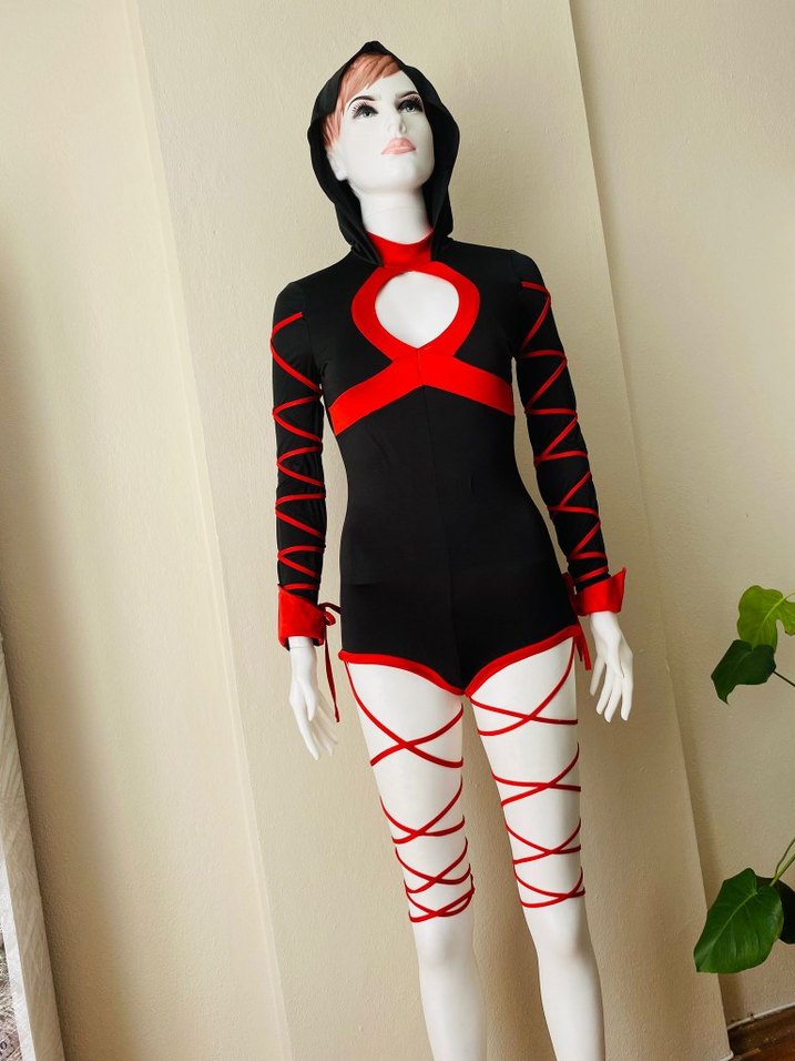 Kırmızı Detaylı Siyah Kapüşonlu Monokini - Görsel 4