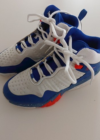 Beyaz ve Mavi Bağcıklı Basketbol Ayakkabısı - Görsel 2
