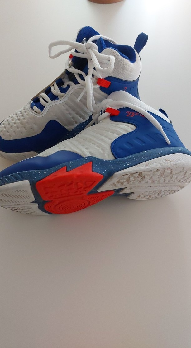 Beyaz ve Mavi Bağcıklı Basketbol Ayakkabısı - Görsel 3