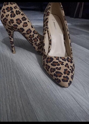 Leopar stiletto