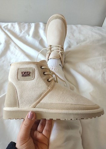 Ugg Beyaz Süet Dolgu Topuk Kadın Bot