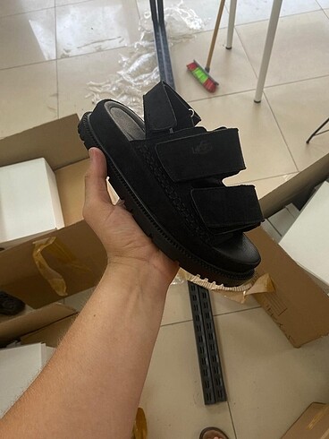 UGG SANDALET SİYAH