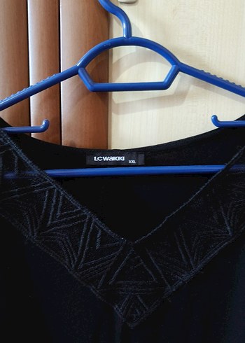 V Yaka Siyah Kadın Bluz - Görsel 3