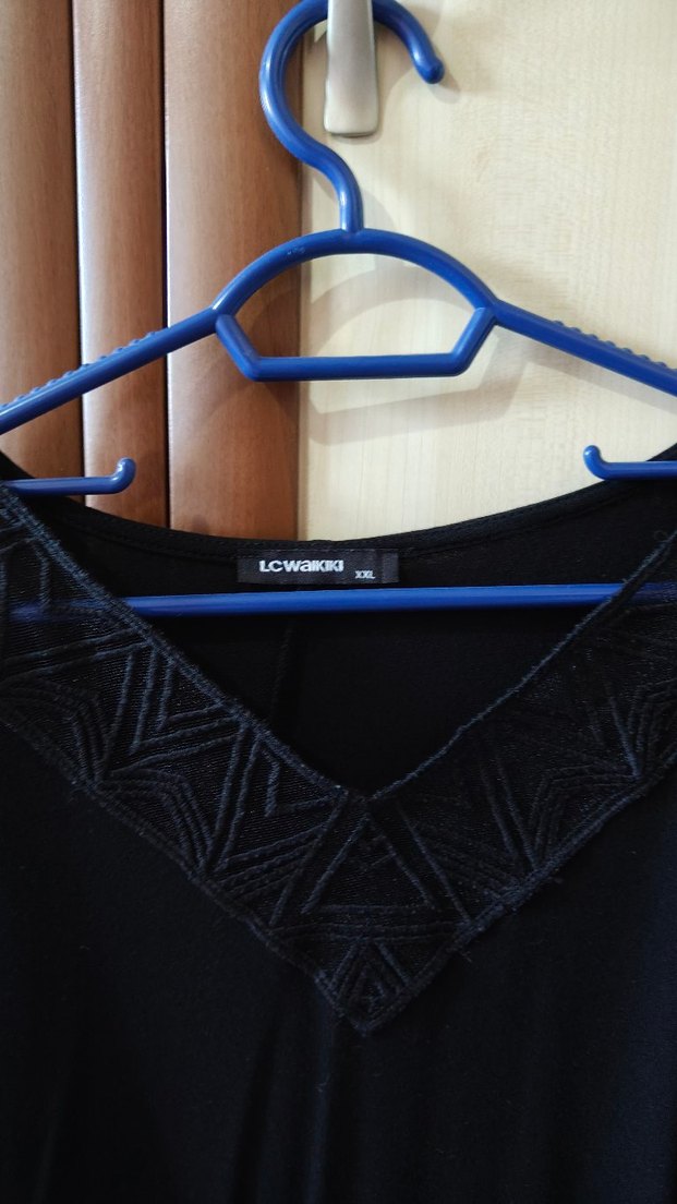 V Yaka Siyah Kadın Bluz - Görsel 3