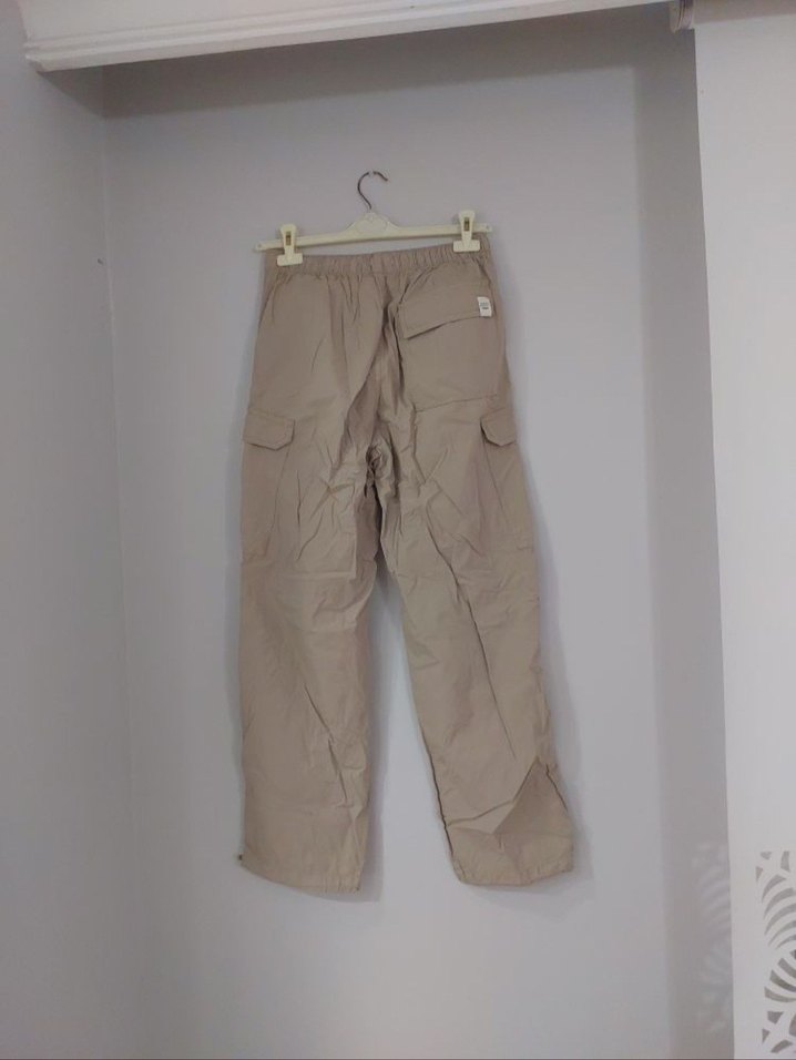 Pull&Bear Bej Renk Paraşüt Pantolon - Görsel 4