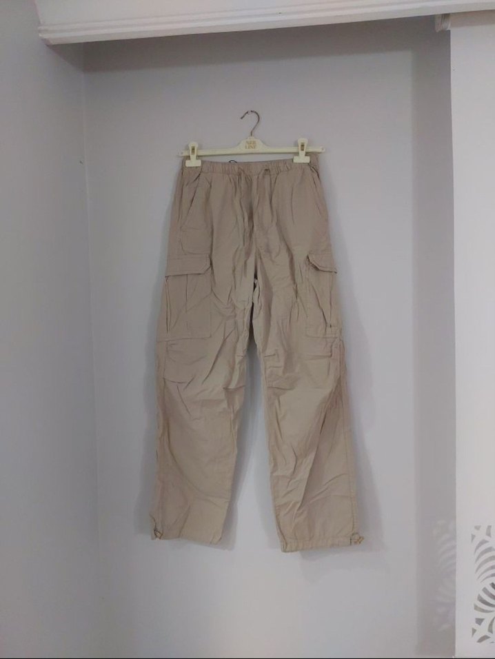 Pull&Bear Bej Renk Paraşüt Pantolon - Görsel 2