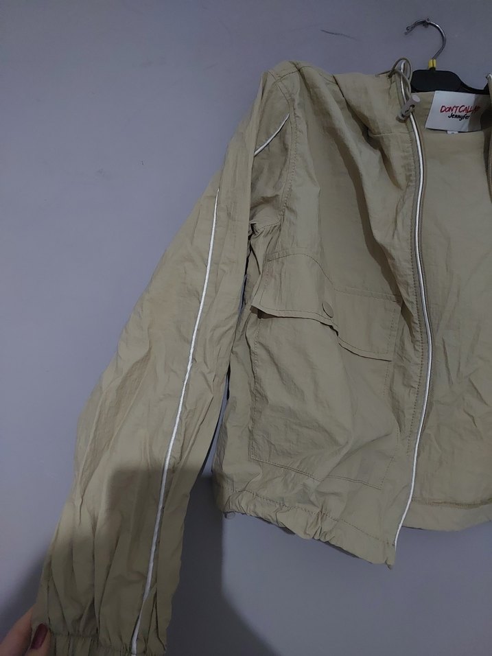 Paraşüt Kumaş Bej Kısa Fermuarlı Kadın Ceket ve Pantolon - Görsel 3