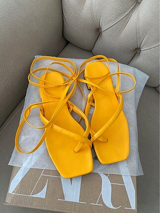 Zara Zara bağcıklı sandalet